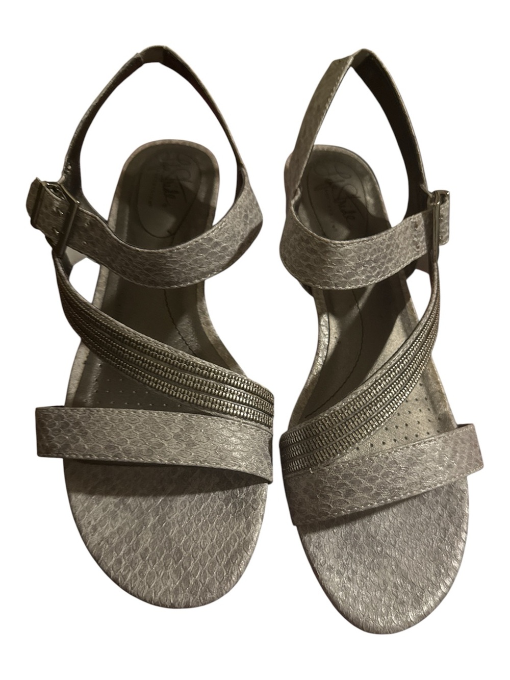 Life Stride Women's Metallic Silver Strappy Comfort Sandals size 9.5